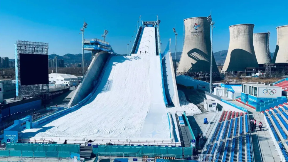 谷爱凌夺金创历史 | 转播“特种兵”展现雪上转播技能，中国自研自由视角登陆冬奥舞台