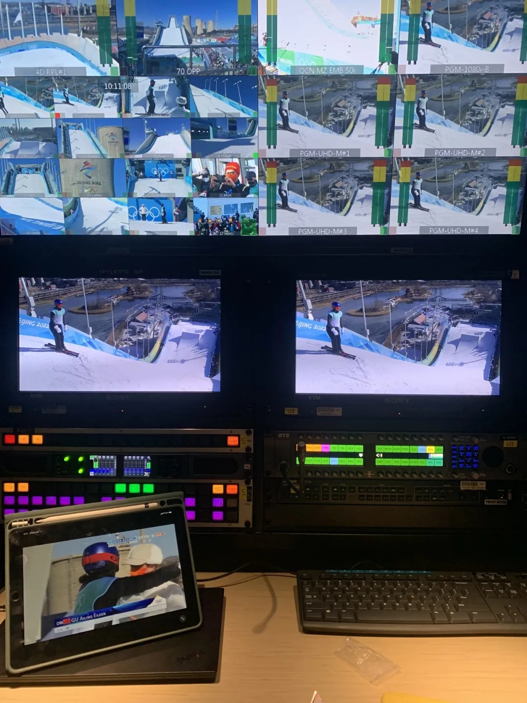谷爱凌夺金创历史 | 转播“特种兵”展现雪上转播技能，中国自研自由视角登陆冬奥舞台