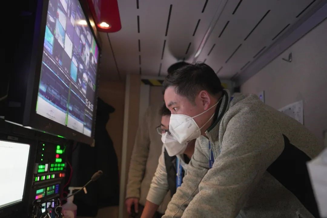 VAR为“我的眼睛就是尺”鉴证 ，SMT天鹰转播“特种兵"带您见证中国极速夺得首金瞬间